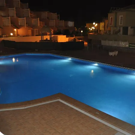 Zebra 3 Piscines * 阿德耶